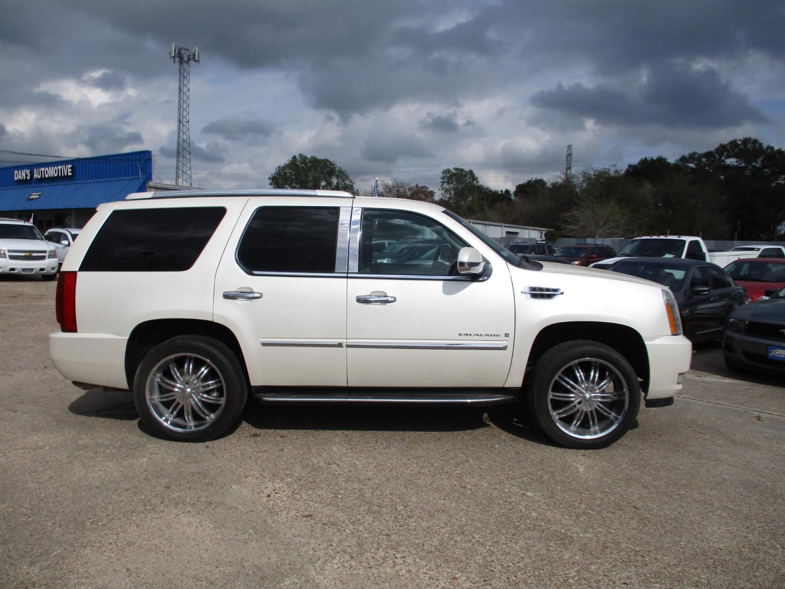 2007 WHITE CADILLAC ESCALADE 2WD (1GYEC63837R) with an 6.2L V8 OHV 16V engine, 6-SPEED AUTOMATIC transmission, located at 19224 Kuykendahl Rd, Spring, TX, 77379, (713) 947-1245, 30.049259, -95.491402 - If you're in the market for a luxury SUV, look no further! This vehicle is in pristine condition inside and out, has black leather seats, ice cold A/C and like new tires! Here at Crossroads Autoplex we want to help you drive off in your dream car today! Bad credit or No credit we want to make a d - Photo #1