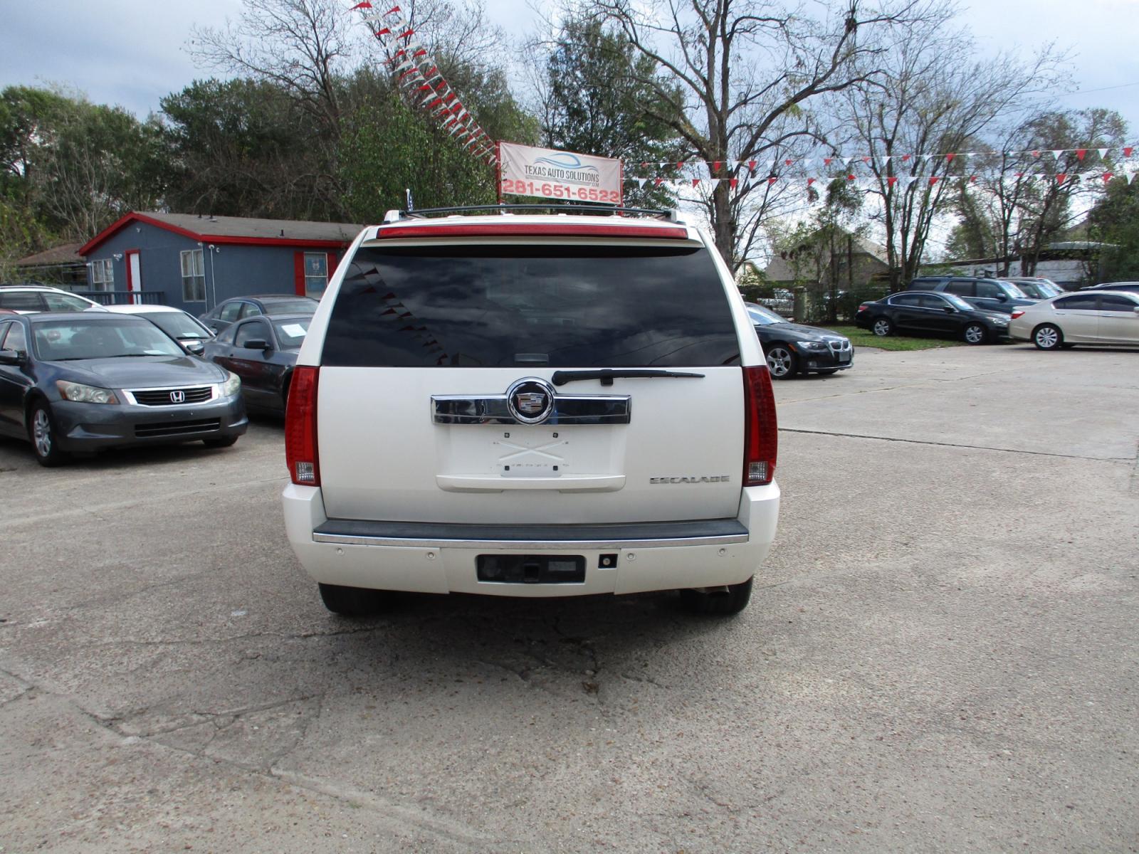 2007 WHITE CADILLAC ESCALADE 2WD (1GYEC63837R) with an 6.2L V8 OHV 16V engine, 6-SPEED AUTOMATIC transmission, located at 19224 Kuykendahl Rd, Spring, TX, 77379, (713) 947-1245, 30.049259, -95.491402 - If you're in the market for a luxury SUV, look no further! This vehicle is in pristine condition inside and out, has black leather seats, ice cold A/C and like new tires! Here at Crossroads Autoplex we want to help you drive off in your dream car today! Bad credit or No credit we want to make a d - Photo #3