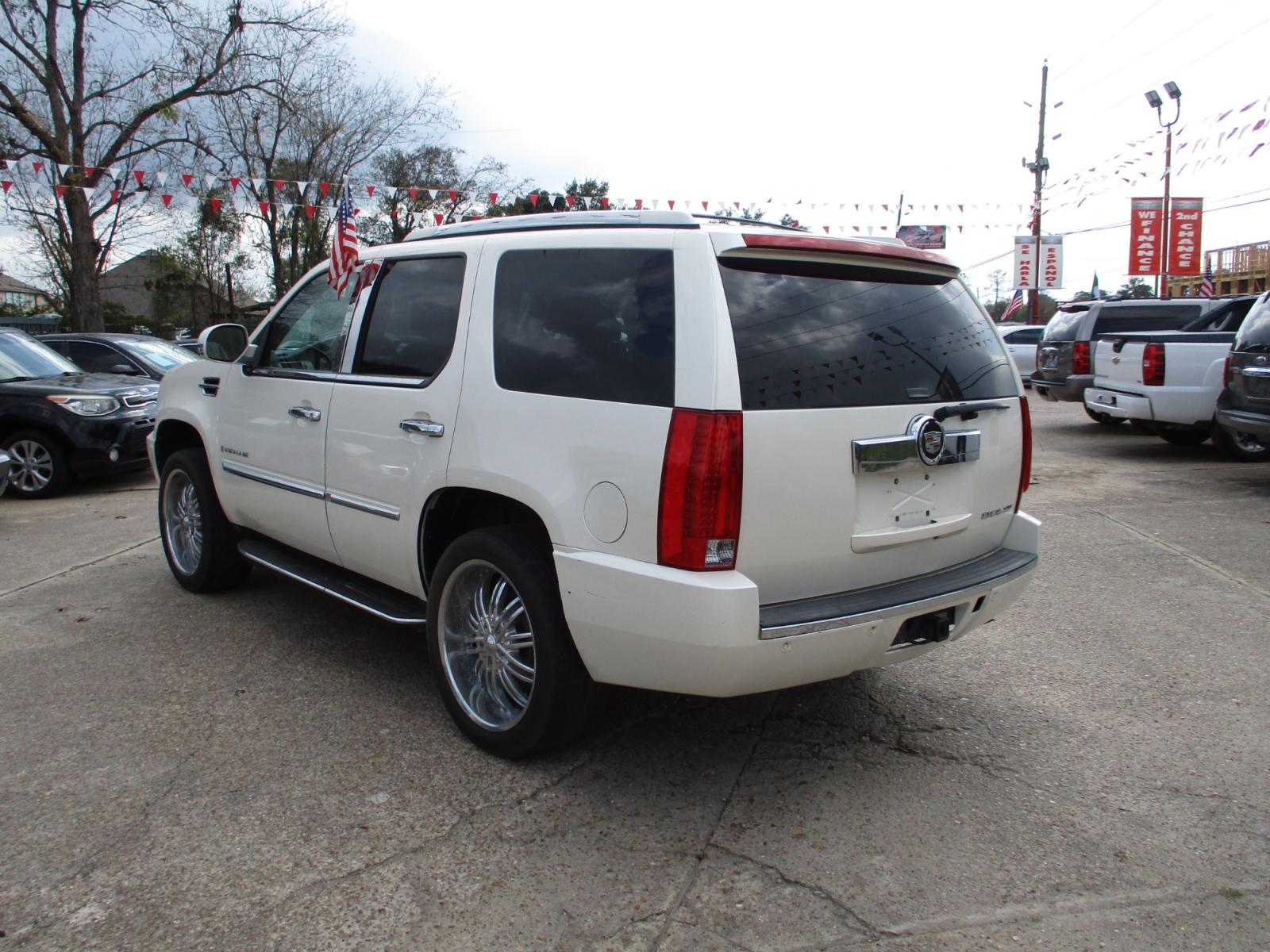 2007 WHITE CADILLAC ESCALADE 2WD (1GYEC63837R) with an 6.2L V8 OHV 16V engine, 6-SPEED AUTOMATIC transmission, located at 19224 Kuykendahl Rd, Spring, TX, 77379, (713) 947-1245, 30.049259, -95.491402 - If you're in the market for a luxury SUV, look no further! This vehicle is in pristine condition inside and out, has black leather seats, ice cold A/C and like new tires! Here at Crossroads Autoplex we want to help you drive off in your dream car today! Bad credit or No credit we want to make a d - Photo #4