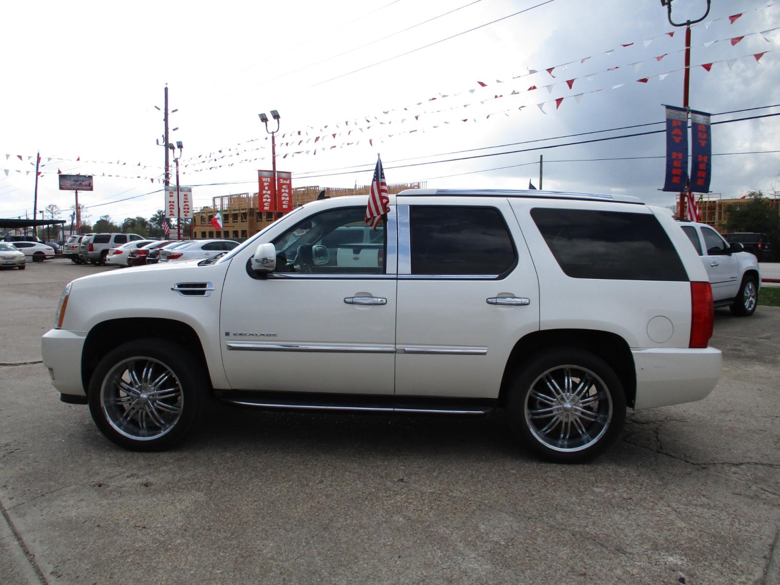 2007 WHITE CADILLAC ESCALADE 2WD (1GYEC63837R) with an 6.2L V8 OHV 16V engine, 6-SPEED AUTOMATIC transmission, located at 19224 Kuykendahl Rd, Spring, TX, 77379, (713) 947-1245, 30.049259, -95.491402 - If you're in the market for a luxury SUV, look no further! This vehicle is in pristine condition inside and out, has black leather seats, ice cold A/C and like new tires! Here at Crossroads Autoplex we want to help you drive off in your dream car today! Bad credit or No credit we want to make a d - Photo #5