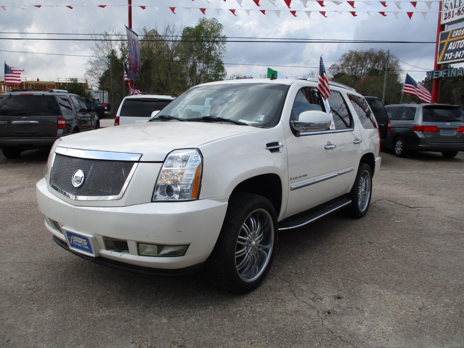 2007 WHITE CADILLAC ESCALADE 2WD (1GYEC63837R) with an 6.2L V8 OHV 16V engine, 6-SPEED AUTOMATIC transmission, located at 19224 Kuykendahl Rd, Spring, TX, 77379, (713) 947-1245, 30.049259, -95.491402 - If you're in the market for a luxury SUV, look no further! This vehicle is in pristine condition inside and out, has black leather seats, ice cold A/C and like new tires! Here at Crossroads Autoplex we want to help you drive off in your dream car today! Bad credit or No credit we want to make a d - Photo #6