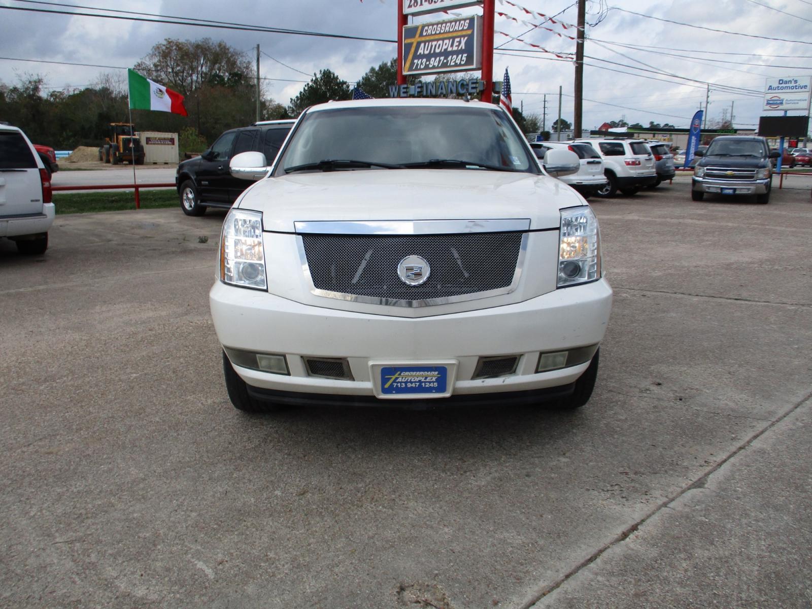 2007 WHITE CADILLAC ESCALADE 2WD (1GYEC63837R) with an 6.2L V8 OHV 16V engine, 6-SPEED AUTOMATIC transmission, located at 19224 Kuykendahl Rd, Spring, TX, 77379, (713) 947-1245, 30.049259, -95.491402 - If you're in the market for a luxury SUV, look no further! This vehicle is in pristine condition inside and out, has black leather seats, ice cold A/C and like new tires! Here at Crossroads Autoplex we want to help you drive off in your dream car today! Bad credit or No credit we want to make a d - Photo #7