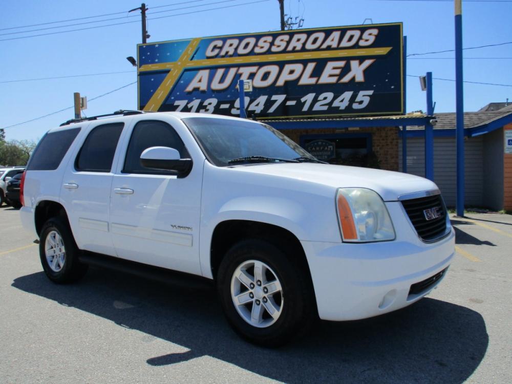 2011 WHITE GMC YUKON SLE1 2WD (1GKS1AE04BR) with an 5.3L V8 OHV 16V FFV engine, 6-SPEED AUTOMATIC transmission, located at 310 Spencer Hwy, South Houston, TX, 77587, (713) 947-1245, 29.664383, -95.228897 - LOOK!! NEW ARRIVAL GMC YUKON, THIS YUKON HAS GONE THROUGH CROSSROADS AUTOPLEX MULTI-POINT INSPECTION AND READY FOR DELIVERY. THIS VEHICLE IS EQUIPPED WITH 3RD SEATING FOR THE WHOLE FAMILY. POWER WINDOWS AND LOCKS, TILT, GREAT SOUND SYSTEM, LEATHER INTERIOR. MOTOR AND TRANSMISSION RUNS GREAT AND SHIF - Photo #0