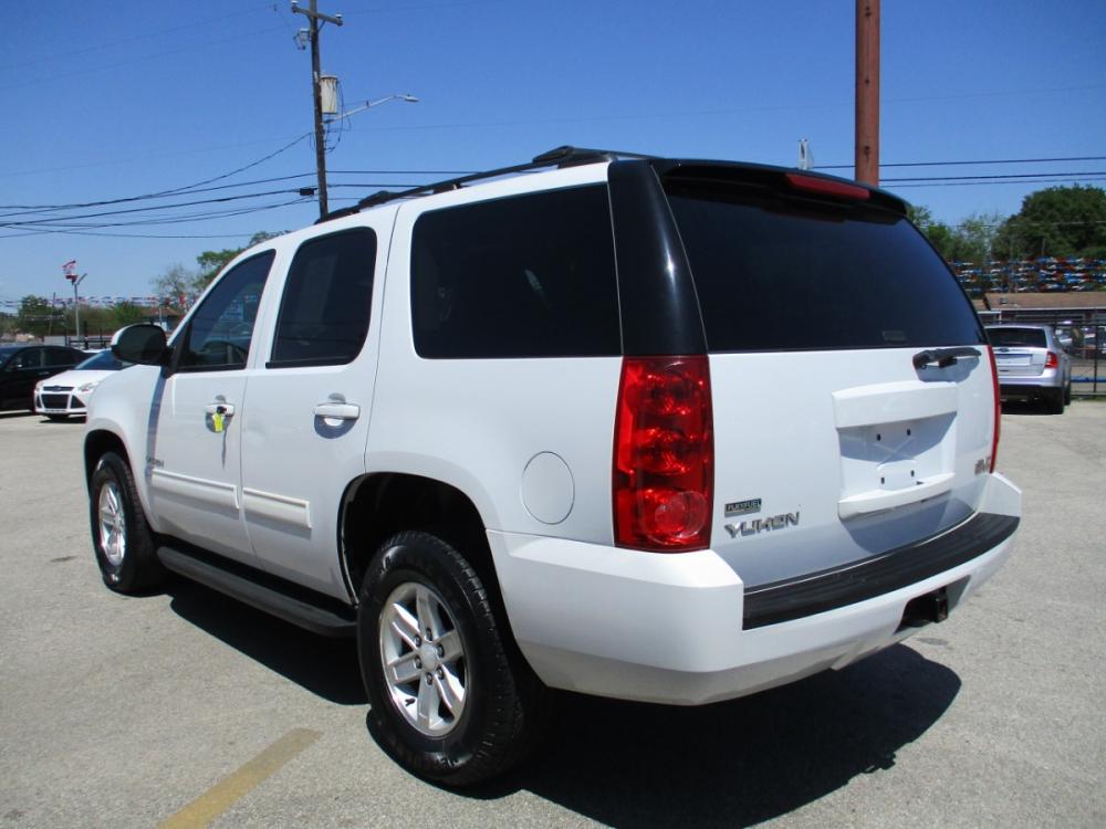 2011 WHITE GMC YUKON SLE1 2WD (1GKS1AE04BR) with an 5.3L V8 OHV 16V FFV engine, 6-SPEED AUTOMATIC transmission, located at 310 Spencer Hwy, South Houston, TX, 77587, (713) 947-1245, 29.664383, -95.228897 - Photo #4