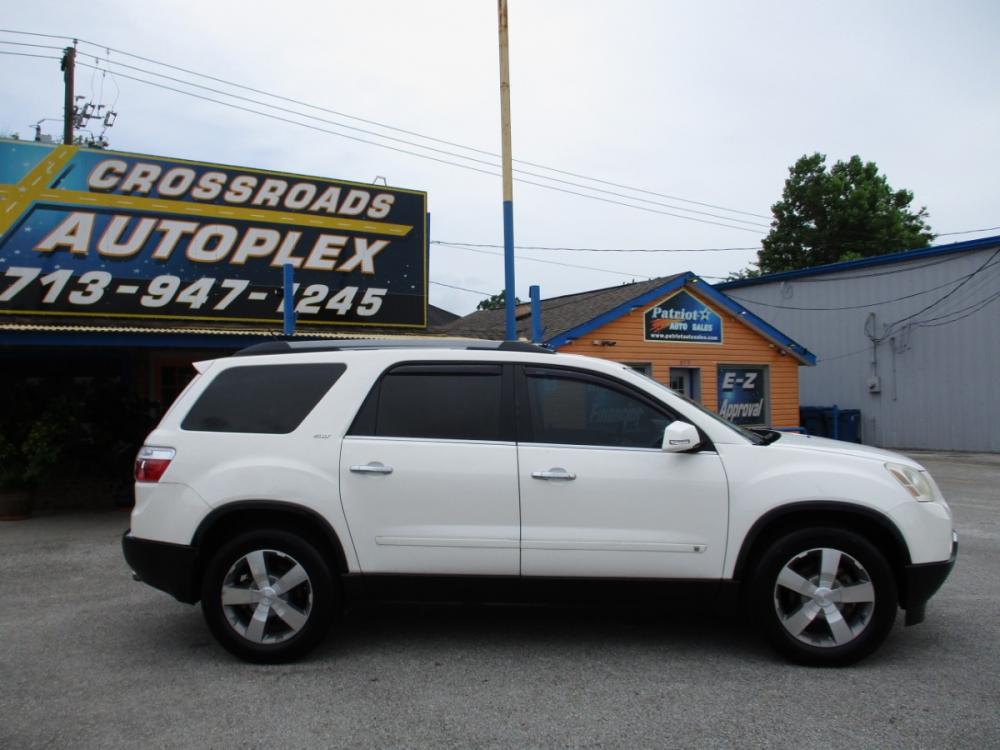 2010 WHITE /GRAY GMC ACADIA SLT-1 FWD (1GKLRMED0AJ) with an 3.6L V6 DOHC 24V engine, 6-SPEED AUTOMATIC transmission, located at 310 Spencer Hwy, South Houston, TX, 77587, (713) 947-1245, 29.664383, -95.228897 - This 2010 GMC Acadia is the complete package! It brings the SUV fan and luxury together as one! Today GMC lets you have luxury without having to sacrifice your space! This mid-size SUV has great appeal and will not last long! Come check us out today! Crossroads Autoplex is a family run dealership th - Photo #1