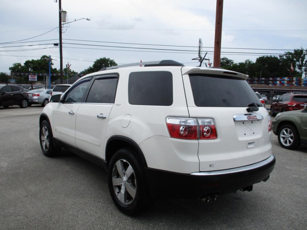2010 WHITE /GRAY GMC ACADIA SLT-1 FWD (1GKLRMED0AJ) with an 3.6L V6 DOHC 24V engine, 6-SPEED AUTOMATIC transmission, located at 310 Spencer Hwy, South Houston, TX, 77587, (713) 947-1245, 29.664383, -95.228897 - This 2010 GMC Acadia is the complete package! It brings the SUV fan and luxury together as one! Today GMC lets you have luxury without having to sacrifice your space! This mid-size SUV has great appeal and will not last long! Come check us out today! Crossroads Autoplex is a family run dealership th - Photo #4