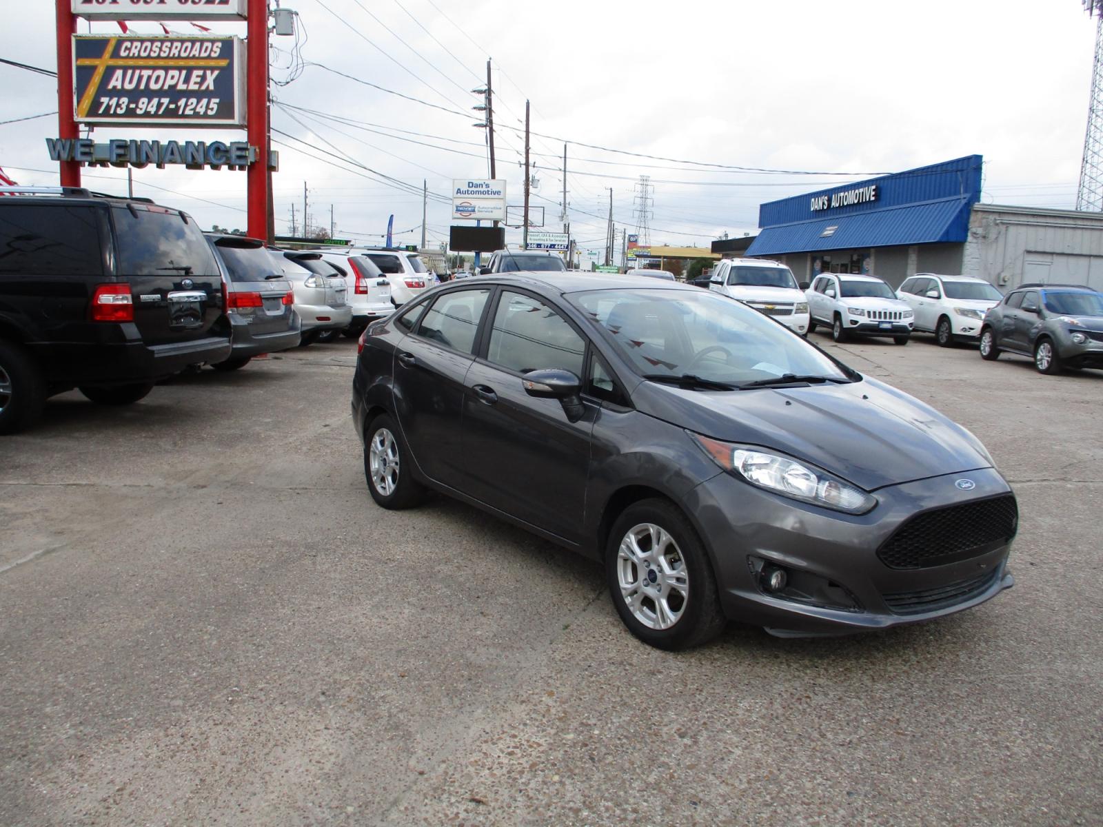 2015 GRAY FORD FIESTA SE Sedan (3FADP4BJ5FM) with an 1.6L L4 DOHC 16V engine, 5-SPEED MANUAL OR 6-SPEED AUTOMATIC transmission, located at 19224 Kuykendahl Rd, Spring, TX, 77379, (713) 947-1245, 30.049259, -95.491402 - It's like a brand new car. You won't believe how tight it drives. Aero-crisp. Sure-footed. Smart. Inspired. This unit has it all, including the admiration of some of the toughest critics in the world. In a single year, Focus was named “Best Car to Buy 2012” by TheCarConnection.com, “One of the - Photo #0