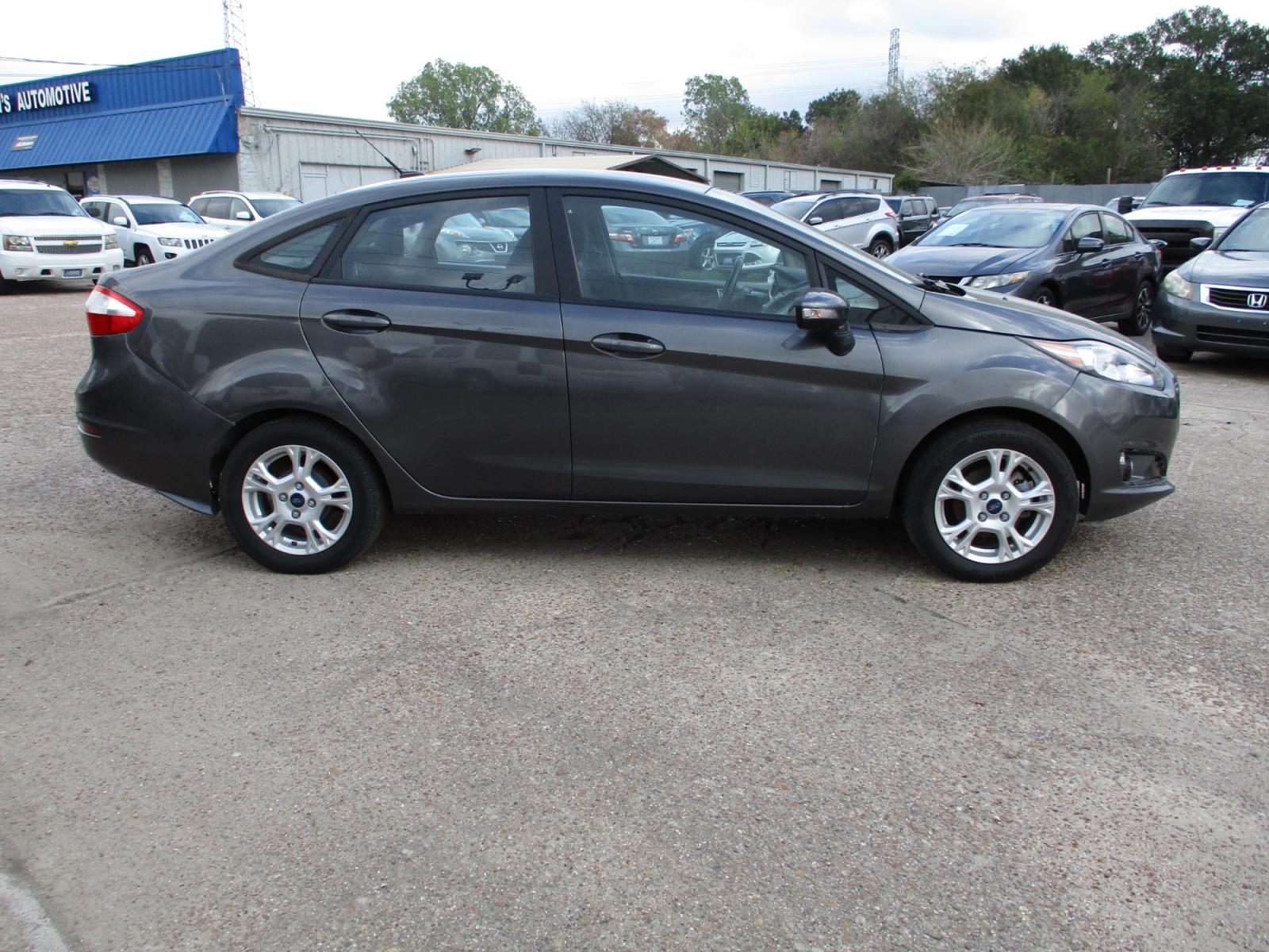 2015 GRAY FORD FIESTA SE Sedan (3FADP4BJ5FM) with an 1.6L L4 DOHC 16V engine, 5-SPEED MANUAL OR 6-SPEED AUTOMATIC transmission, located at 19224 Kuykendahl Rd, Spring, TX, 77379, (713) 947-1245, 30.049259, -95.491402 - It's like a brand new car. You won't believe how tight it drives. Aero-crisp. Sure-footed. Smart. Inspired. This unit has it all, including the admiration of some of the toughest critics in the world. In a single year, Focus was named “Best Car to Buy 2012” by TheCarConnection.com, “One of the - Photo #1