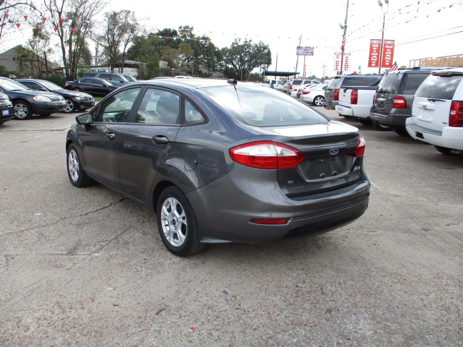 2015 GRAY FORD FIESTA SE Sedan (3FADP4BJ5FM) with an 1.6L L4 DOHC 16V engine, 5-SPEED MANUAL OR 6-SPEED AUTOMATIC transmission, located at 19224 Kuykendahl Rd, Spring, TX, 77379, (713) 947-1245, 30.049259, -95.491402 - It's like a brand new car. You won't believe how tight it drives. Aero-crisp. Sure-footed. Smart. Inspired. This unit has it all, including the admiration of some of the toughest critics in the world. In a single year, Focus was named “Best Car to Buy 2012” by TheCarConnection.com, “One of the - Photo #4