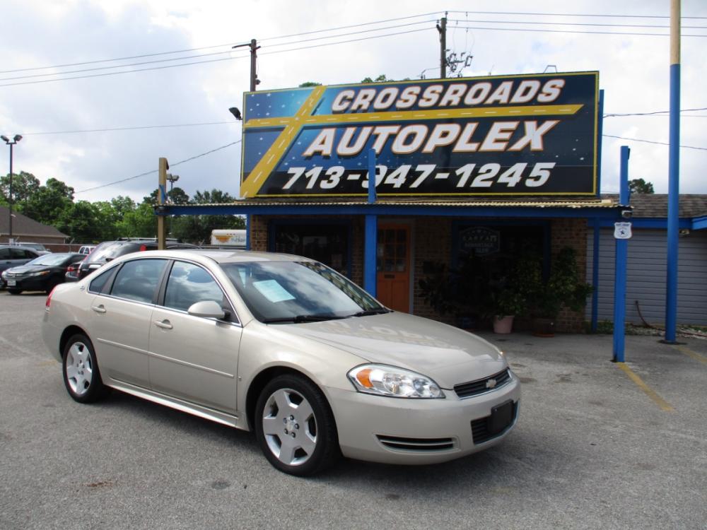 2009 SILVER CHEVROLET IMPALA LS (2G1WB57K291) with an 3.5L V6 OHV 16V FFV engine, 4-SPEED AUTOMATIC transmission, located at 310 Spencer Hwy, South Houston, TX, 77587, (713) 947-1245, 29.664383, -95.228897 - Photo #0