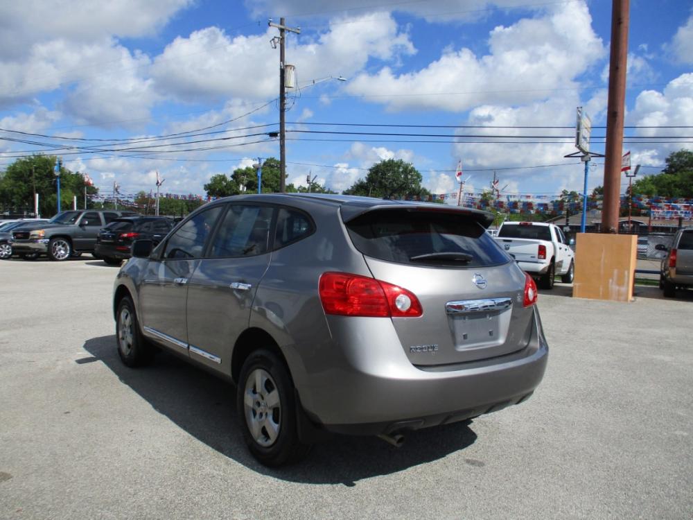 2012 SILVER NISSAN ROGUE S FWD Krom Edition (JN8AS5MT9CW) with an 2.5L L4 DOHC 16V engine, CVT transmission, located at 310 Spencer Hwy, South Houston, TX, 77587, (713) 947-1245, 29.664383, -95.228897 - Photo #4