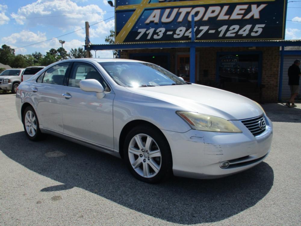 2007 SILVER LEXUS ES 350 Sedan (JTHBJ46G472) with an 3.5L V6 DOHC 24V engine, 6-SPEED AUTOMATIC transmission, located at 310 Spencer Hwy, South Houston, TX, 77587, (713) 947-1245, 29.664383, -95.228897 - *********************** JUST HIT THE LOT 2007 LEXUS ES330 *************************** IF YOU ARE IN THE MARKET FOR A LUXURY SEDAN, LOOK NO FURTHER!! THIS LEXUS IS IN PRISTINE CONDITION INSIDE AND OUTSIDE. EQUIPPED WITH A V6 MOTOR JUST ENOUGHT HORSEPOWER THAT YOU WILL NEED!! NON SMOKER INSIDE WITH - Photo #0