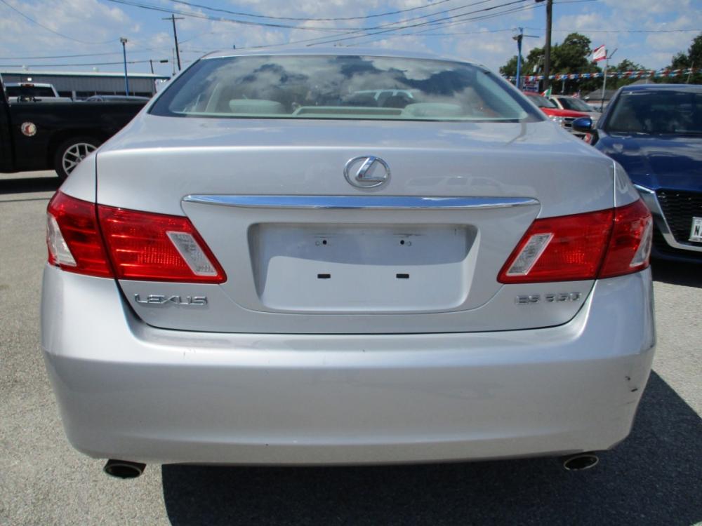 2007 SILVER LEXUS ES 350 Sedan (JTHBJ46G472) with an 3.5L V6 DOHC 24V engine, 6-SPEED AUTOMATIC transmission, located at 310 Spencer Hwy, South Houston, TX, 77587, (713) 947-1245, 29.664383, -95.228897 - *********************** JUST HIT THE LOT 2007 LEXUS ES330 *************************** IF YOU ARE IN THE MARKET FOR A LUXURY SEDAN, LOOK NO FURTHER!! THIS LEXUS IS IN PRISTINE CONDITION INSIDE AND OUTSIDE. EQUIPPED WITH A V6 MOTOR JUST ENOUGHT HORSEPOWER THAT YOU WILL NEED!! NON SMOKER INSIDE WITH - Photo #1
