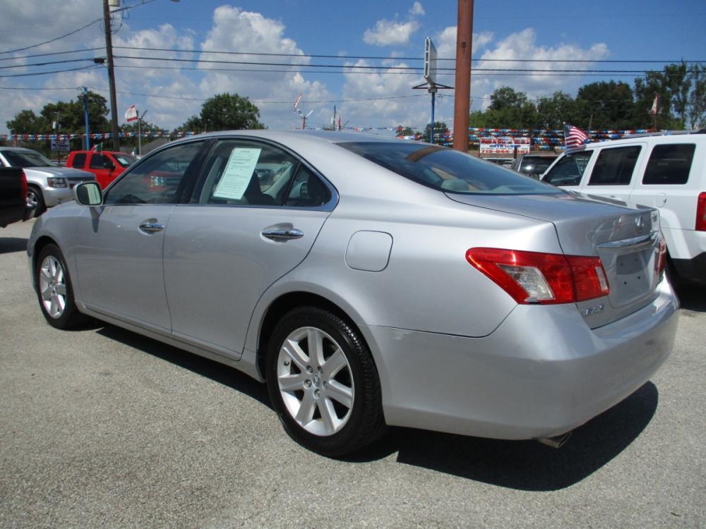 2007 SILVER LEXUS ES 350 Sedan (JTHBJ46G472) with an 3.5L V6 DOHC 24V engine, 6-SPEED AUTOMATIC transmission, located at 310 Spencer Hwy, South Houston, TX, 77587, (713) 947-1245, 29.664383, -95.228897 - *********************** JUST HIT THE LOT 2007 LEXUS ES330 *************************** IF YOU ARE IN THE MARKET FOR A LUXURY SEDAN, LOOK NO FURTHER!! THIS LEXUS IS IN PRISTINE CONDITION INSIDE AND OUTSIDE. EQUIPPED WITH A V6 MOTOR JUST ENOUGHT HORSEPOWER THAT YOU WILL NEED!! NON SMOKER INSIDE WITH - Photo #2