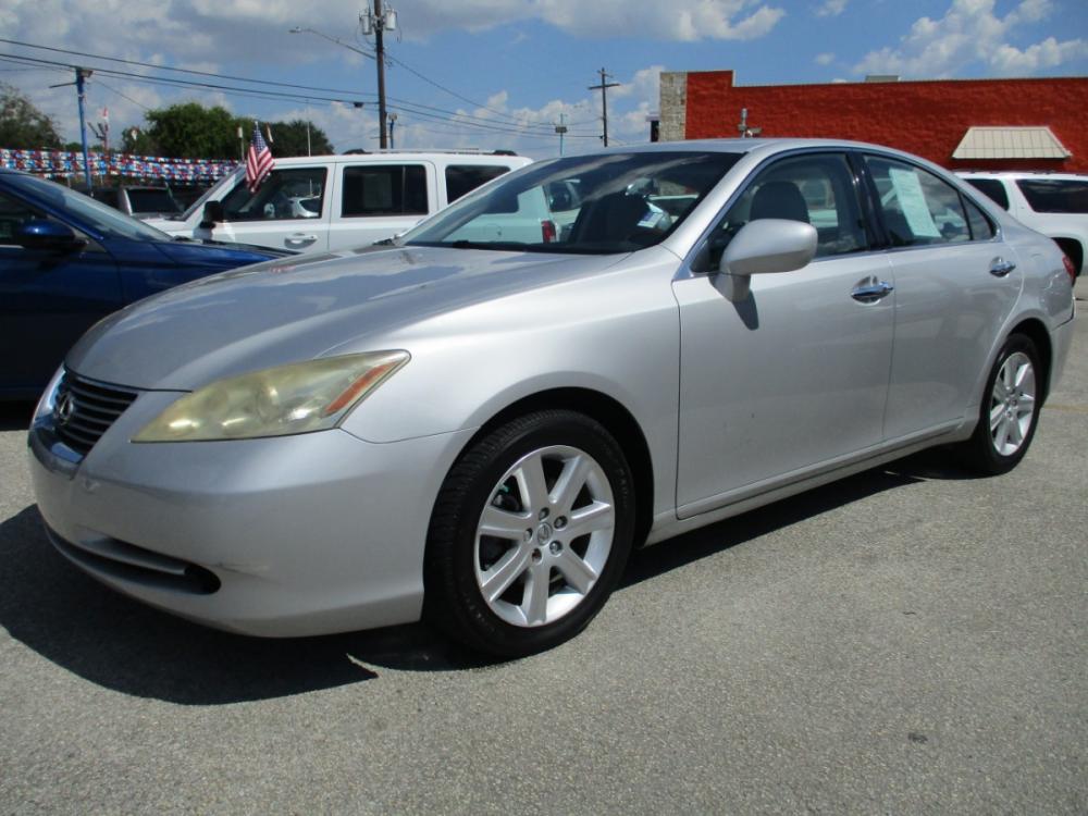 2007 SILVER LEXUS ES 350 Sedan (JTHBJ46G472) with an 3.5L V6 DOHC 24V engine, 6-SPEED AUTOMATIC transmission, located at 310 Spencer Hwy, South Houston, TX, 77587, (713) 947-1245, 29.664383, -95.228897 - *********************** JUST HIT THE LOT 2007 LEXUS ES330 *************************** IF YOU ARE IN THE MARKET FOR A LUXURY SEDAN, LOOK NO FURTHER!! THIS LEXUS IS IN PRISTINE CONDITION INSIDE AND OUTSIDE. EQUIPPED WITH A V6 MOTOR JUST ENOUGHT HORSEPOWER THAT YOU WILL NEED!! NON SMOKER INSIDE WITH - Photo #4
