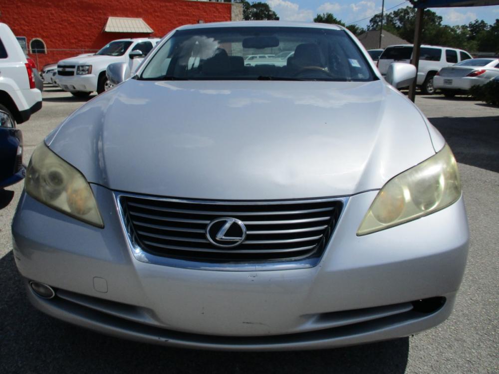 2007 SILVER LEXUS ES 350 Sedan (JTHBJ46G472) with an 3.5L V6 DOHC 24V engine, 6-SPEED AUTOMATIC transmission, located at 310 Spencer Hwy, South Houston, TX, 77587, (713) 947-1245, 29.664383, -95.228897 - *********************** JUST HIT THE LOT 2007 LEXUS ES330 *************************** IF YOU ARE IN THE MARKET FOR A LUXURY SEDAN, LOOK NO FURTHER!! THIS LEXUS IS IN PRISTINE CONDITION INSIDE AND OUTSIDE. EQUIPPED WITH A V6 MOTOR JUST ENOUGHT HORSEPOWER THAT YOU WILL NEED!! NON SMOKER INSIDE WITH - Photo #5