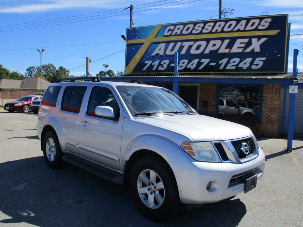 2012 SILVER NISSAN PATHFINDER LE 2WD (5N1AR1NN6CC) with an 4.0L V6 DOHC 24V engine, 5-SPEED AUTOMATIC transmission, located at 310 Spencer Hwy, South Houston, TX, 77587, (713) 947-1245, 29.664383, -95.228897 - Photo #0