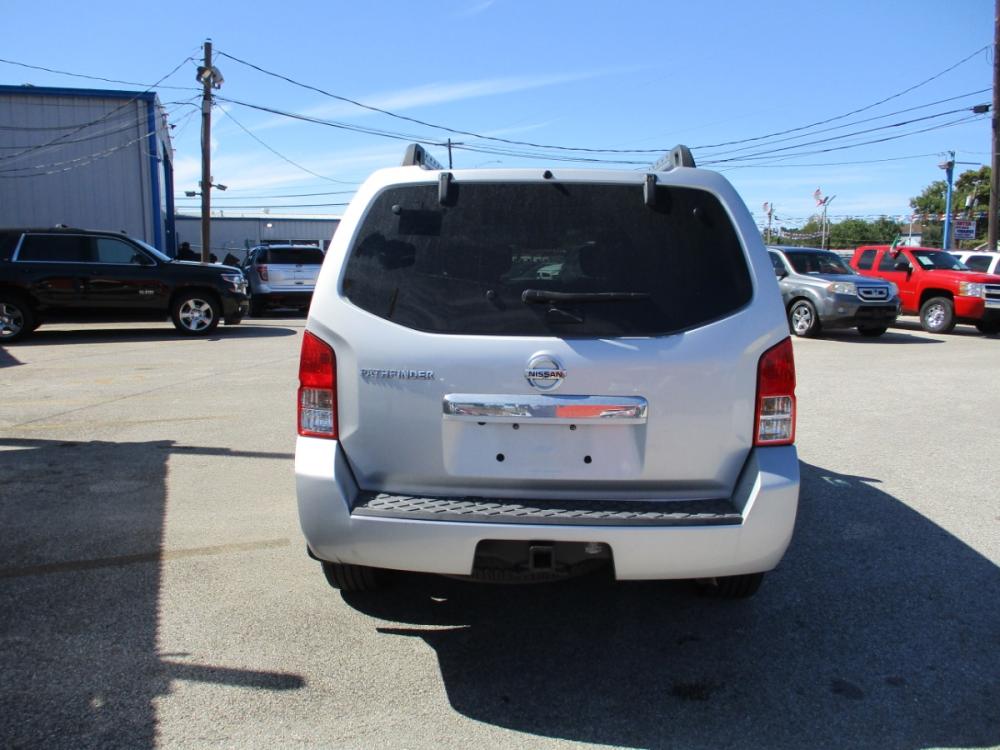 2012 SILVER NISSAN PATHFINDER LE 2WD (5N1AR1NN6CC) with an 4.0L V6 DOHC 24V engine, 5-SPEED AUTOMATIC transmission, located at 310 Spencer Hwy, South Houston, TX, 77587, (713) 947-1245, 29.664383, -95.228897 - Photo #3