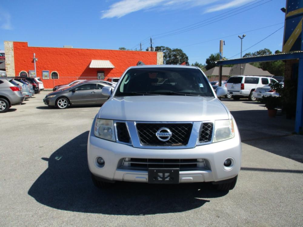 2012 SILVER NISSAN PATHFINDER LE 2WD (5N1AR1NN6CC) with an 4.0L V6 DOHC 24V engine, 5-SPEED AUTOMATIC transmission, located at 310 Spencer Hwy, South Houston, TX, 77587, (713) 947-1245, 29.664383, -95.228897 - Photo #7