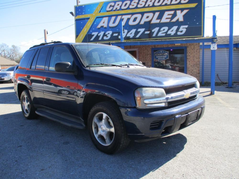 2007 BLUE CHEVROLET TRAILBLAZER LS1 2WD (1GNDS13S972) with an 4.2L L6 DOHC 24V engine, 4-SPEED AUTOMATIC transmission, located at 310 Spencer Hwy, South Houston, TX, 77587, (713) 947-1245, 29.664383, -95.228897 - This unit has all the strength, power, and security you will ever need in a SUV. The power is a uncompromising Vortec 4200 six-cylinder engine that produces enough horsepower to make this trail blazer one of the most powerful SUV's on the market. It's exemplified in the strength with full-length hyd - Photo #0