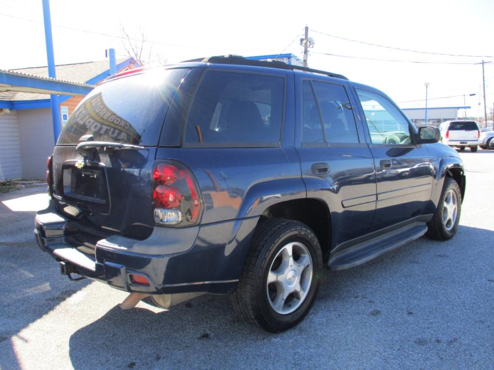 2007 BLUE CHEVROLET TRAILBLAZER LS1 2WD (1GNDS13S972) with an 4.2L L6 DOHC 24V engine, 4-SPEED AUTOMATIC transmission, located at 310 Spencer Hwy, South Houston, TX, 77587, (713) 947-1245, 29.664383, -95.228897 - This unit has all the strength, power, and security you will ever need in a SUV. The power is a uncompromising Vortec 4200 six-cylinder engine that produces enough horsepower to make this trail blazer one of the most powerful SUV's on the market. It's exemplified in the strength with full-length hyd - Photo #2