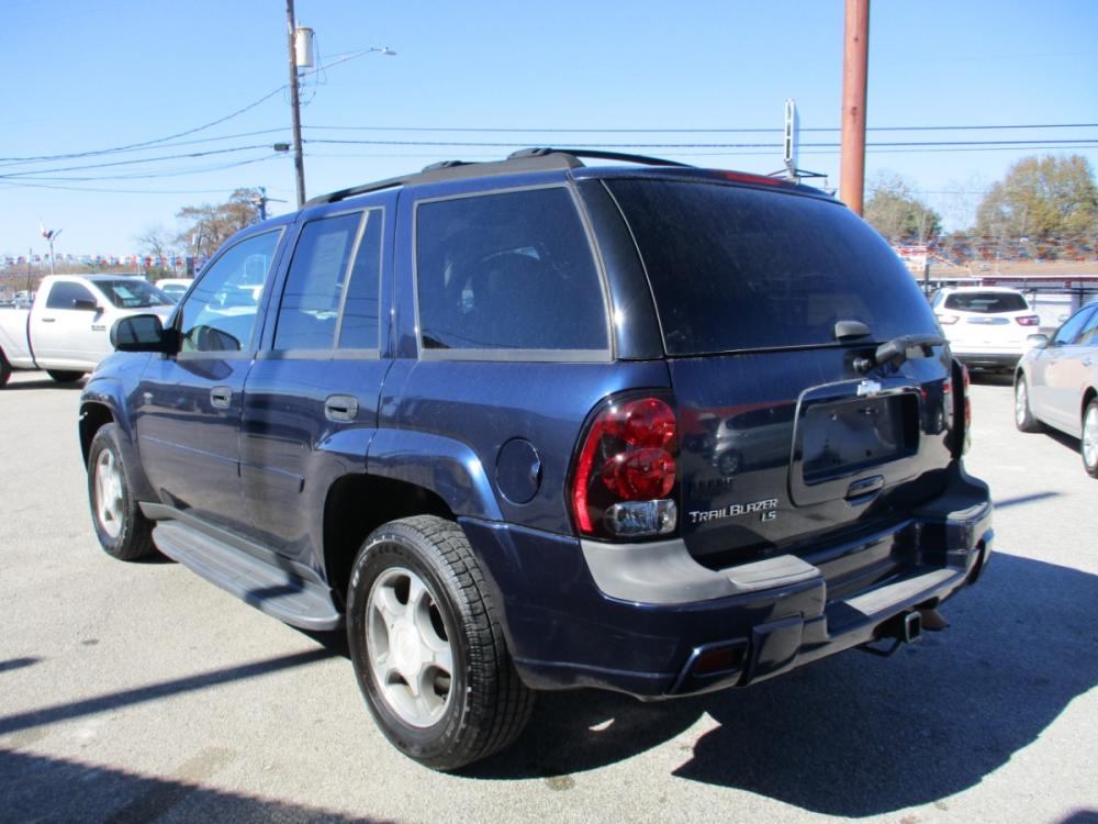 2007 BLUE CHEVROLET TRAILBLAZER LS1 2WD (1GNDS13S972) with an 4.2L L6 DOHC 24V engine, 4-SPEED AUTOMATIC transmission, located at 310 Spencer Hwy, South Houston, TX, 77587, (713) 947-1245, 29.664383, -95.228897 - This unit has all the strength, power, and security you will ever need in a SUV. The power is a uncompromising Vortec 4200 six-cylinder engine that produces enough horsepower to make this trail blazer one of the most powerful SUV's on the market. It's exemplified in the strength with full-length hyd - Photo #4