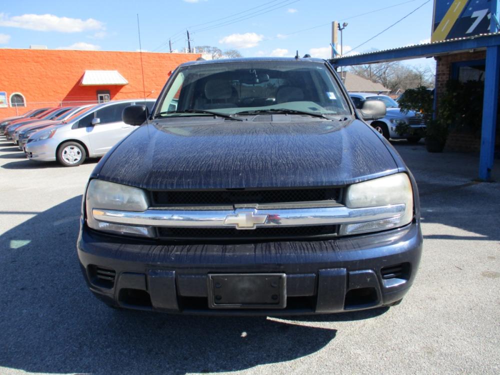 2007 BLUE CHEVROLET TRAILBLAZER LS1 2WD (1GNDS13S972) with an 4.2L L6 DOHC 24V engine, 4-SPEED AUTOMATIC transmission, located at 310 Spencer Hwy, South Houston, TX, 77587, (713) 947-1245, 29.664383, -95.228897 - This unit has all the strength, power, and security you will ever need in a SUV. The power is a uncompromising Vortec 4200 six-cylinder engine that produces enough horsepower to make this trail blazer one of the most powerful SUV's on the market. It's exemplified in the strength with full-length hyd - Photo #7