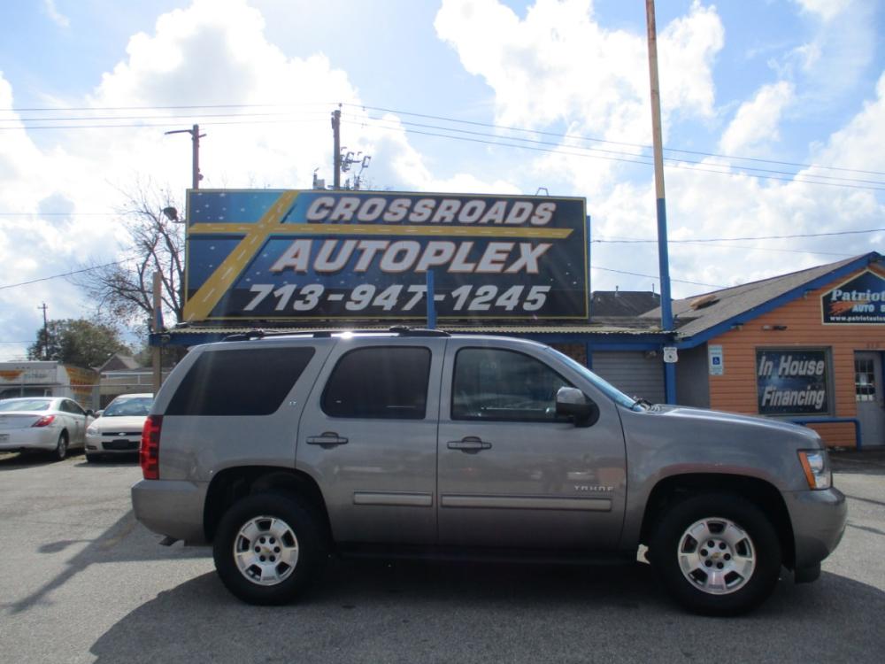2012 GRAY CHEVROLET TAHOE LT 2WD (1GNSCBE03CR) with an 5.3L V8 OHV 16V FFV engine, 6-SPEED AUTOMATIC transmission, located at 310 Spencer Hwy, South Houston, TX, 77587, (713) 947-1245, 29.664383, -95.228897 - LOOK!! NEW ARRIVAL CHEVROLET TAHOE, THIS TAHOE HAS GONE THROUGH Crossroads Autoplex MULTI-POINT INSPECTION AND READY FOR DELIVERY. THIS VEHICLE IS EQUIPPED WITH 3RD SEATING FOR THE WHOLE FAMILY. POWER WINDOWS AND LOCKS, TILT, GREAT SOUND SYSTEM, LEATHER INTERIOR. MOTOR AND TRANSMISSION RUNS GREAT AN - Photo #1