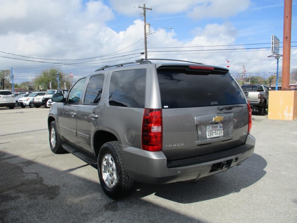 2012 GRAY CHEVROLET TAHOE LT 2WD (1GNSCBE03CR) with an 5.3L V8 OHV 16V FFV engine, 6-SPEED AUTOMATIC transmission, located at 310 Spencer Hwy, South Houston, TX, 77587, (713) 947-1245, 29.664383, -95.228897 - LOOK!! NEW ARRIVAL CHEVROLET TAHOE, THIS TAHOE HAS GONE THROUGH Crossroads Autoplex MULTI-POINT INSPECTION AND READY FOR DELIVERY. THIS VEHICLE IS EQUIPPED WITH 3RD SEATING FOR THE WHOLE FAMILY. POWER WINDOWS AND LOCKS, TILT, GREAT SOUND SYSTEM, LEATHER INTERIOR. MOTOR AND TRANSMISSION RUNS GREAT AN - Photo #4