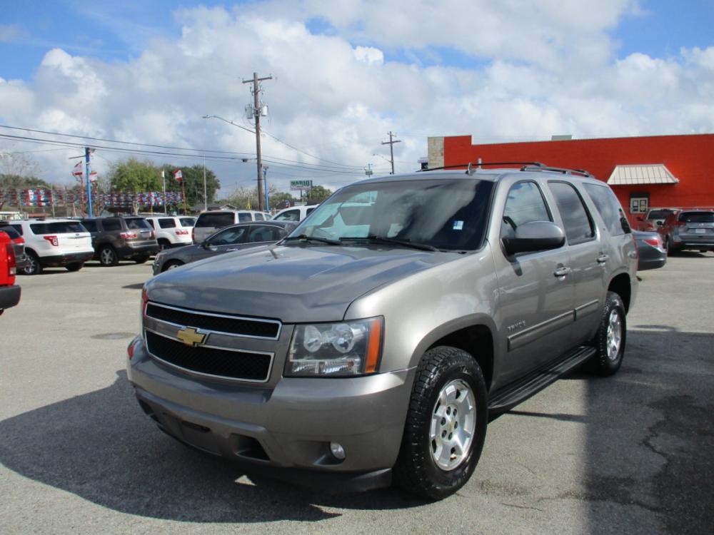 2012 GRAY CHEVROLET TAHOE LT 2WD (1GNSCBE03CR) with an 5.3L V8 OHV 16V FFV engine, 6-SPEED AUTOMATIC transmission, located at 310 Spencer Hwy, South Houston, TX, 77587, (713) 947-1245, 29.664383, -95.228897 - LOOK!! NEW ARRIVAL CHEVROLET TAHOE, THIS TAHOE HAS GONE THROUGH Crossroads Autoplex MULTI-POINT INSPECTION AND READY FOR DELIVERY. THIS VEHICLE IS EQUIPPED WITH 3RD SEATING FOR THE WHOLE FAMILY. POWER WINDOWS AND LOCKS, TILT, GREAT SOUND SYSTEM, LEATHER INTERIOR. MOTOR AND TRANSMISSION RUNS GREAT AN - Photo #6