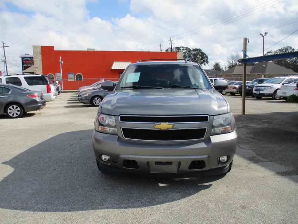 2012 GRAY CHEVROLET TAHOE LT 2WD (1GNSCBE03CR) with an 5.3L V8 OHV 16V FFV engine, 6-SPEED AUTOMATIC transmission, located at 310 Spencer Hwy, South Houston, TX, 77587, (713) 947-1245, 29.664383, -95.228897 - LOOK!! NEW ARRIVAL CHEVROLET TAHOE, THIS TAHOE HAS GONE THROUGH Crossroads Autoplex MULTI-POINT INSPECTION AND READY FOR DELIVERY. THIS VEHICLE IS EQUIPPED WITH 3RD SEATING FOR THE WHOLE FAMILY. POWER WINDOWS AND LOCKS, TILT, GREAT SOUND SYSTEM, LEATHER INTERIOR. MOTOR AND TRANSMISSION RUNS GREAT AN - Photo #7