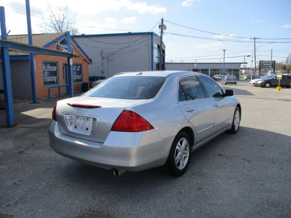 2007 SILVER /GRAY HONDA ACCORD EX-L Sedan AT (1HGCM56887A) with an 2.4L L4 DOHC 16V engine, 5-SPEED AUTOMATIC transmission, located at 310 Spencer Hwy, South Houston, TX, 77587, (713) 947-1245, 29.664383, -95.228897 - Photo #2