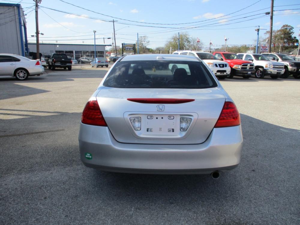 2007 SILVER /GRAY HONDA ACCORD EX-L Sedan AT (1HGCM56887A) with an 2.4L L4 DOHC 16V engine, 5-SPEED AUTOMATIC transmission, located at 310 Spencer Hwy, South Houston, TX, 77587, (713) 947-1245, 29.664383, -95.228897 - Photo #3