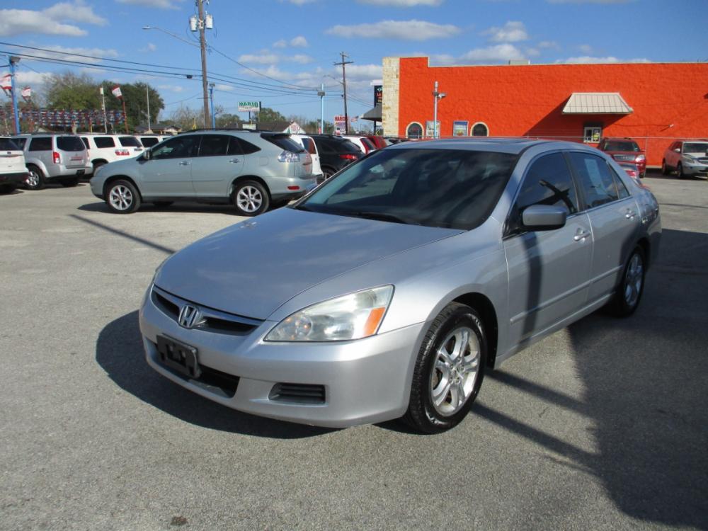 2007 SILVER /GRAY HONDA ACCORD EX-L Sedan AT (1HGCM56887A) with an 2.4L L4 DOHC 16V engine, 5-SPEED AUTOMATIC transmission, located at 310 Spencer Hwy, South Houston, TX, 77587, (713) 947-1245, 29.664383, -95.228897 - Photo #6