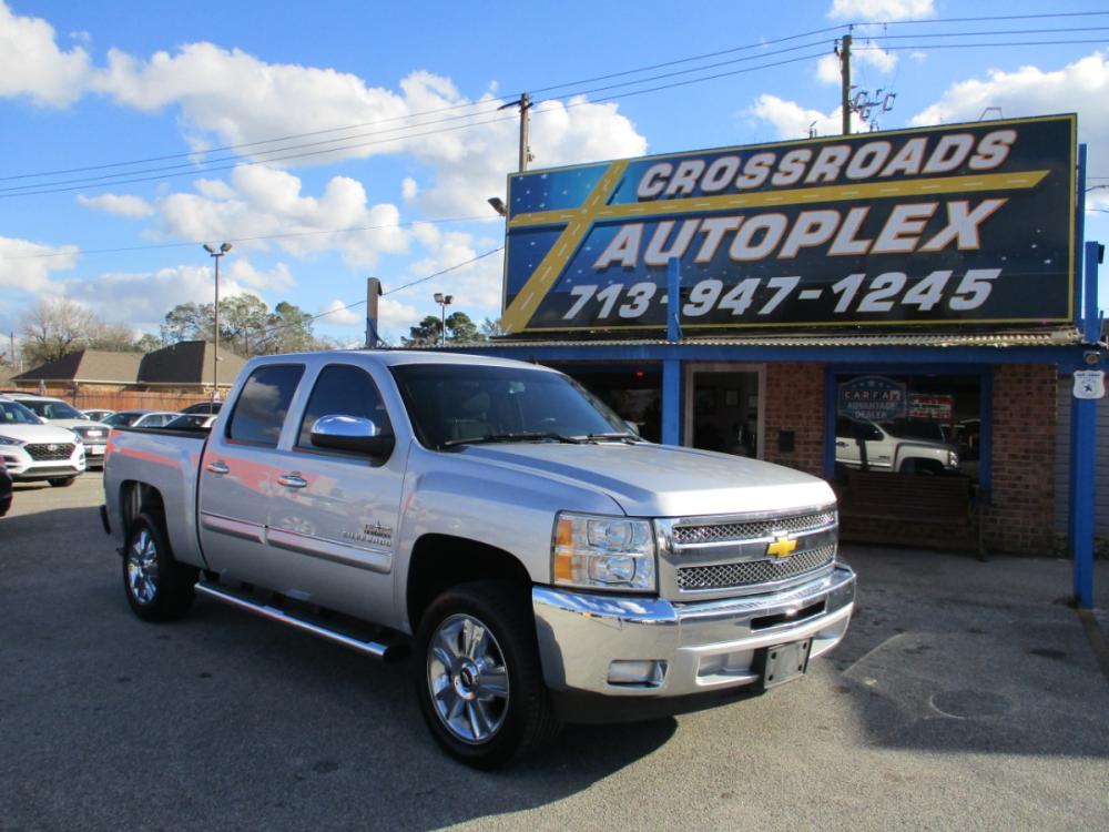 2013 GRAY /GRAY CHEVROLET SILVERADO 1500 LT Crew Cab 2WD (3GCPCSE02DG) with an 5.3L V8 OHV 16V FFV engine, 6-SPEED AUTOMATIC transmission, located at 310 Spencer Hwy, South Houston, TX, 77587, (713) 947-1245, 29.664383, -95.228897 - NEW ARRIVAL CHEVROLET SILVERADO CREW CAB PICKUP!! THIS IS A MUST SEE, 4DR CREW CAB, CLOTH INTERIOR WITH NO STAINS AND CUTS, GREAT MILEAGE, ENGINE AND TRANSMISSION RUNS SMOOTH AND FUNCTIONS PROPERLY, ICE COLD A/C, PASSED OUR MULTI-POINT INSPECTION AND READY FOR DELIVERY! ALMOST NEW TIRES AND EXTERIOR - Photo #0