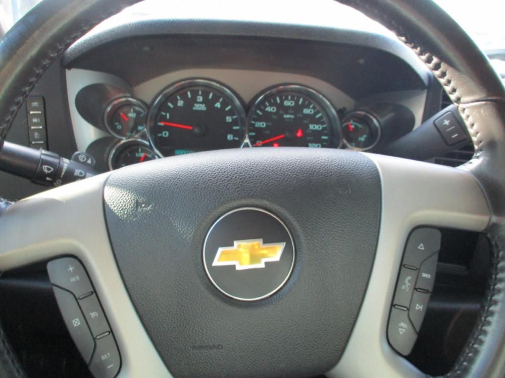 2013 GRAY /GRAY CHEVROLET SILVERADO 1500 LT Crew Cab 2WD (3GCPCSE02DG) with an 5.3L V8 OHV 16V FFV engine, 6-SPEED AUTOMATIC transmission, located at 310 Spencer Hwy, South Houston, TX, 77587, (713) 947-1245, 29.664383, -95.228897 - Photo #15