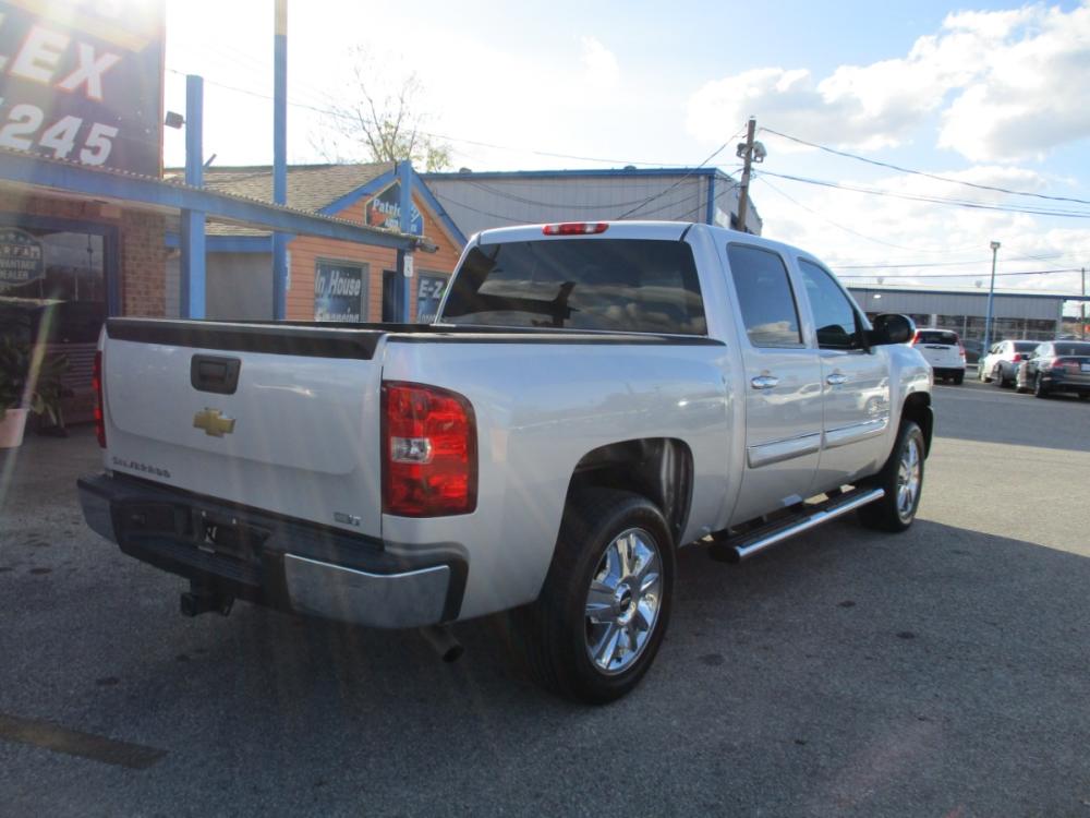 2013 GRAY /GRAY CHEVROLET SILVERADO 1500 LT Crew Cab 2WD (3GCPCSE02DG) with an 5.3L V8 OHV 16V FFV engine, 6-SPEED AUTOMATIC transmission, located at 310 Spencer Hwy, South Houston, TX, 77587, (713) 947-1245, 29.664383, -95.228897 - NEW ARRIVAL CHEVROLET SILVERADO CREW CAB PICKUP!! THIS IS A MUST SEE, 4DR CREW CAB, CLOTH INTERIOR WITH NO STAINS AND CUTS, GREAT MILEAGE, ENGINE AND TRANSMISSION RUNS SMOOTH AND FUNCTIONS PROPERLY, ICE COLD A/C, PASSED OUR MULTI-POINT INSPECTION AND READY FOR DELIVERY! ALMOST NEW TIRES AND EXTERIOR - Photo #2