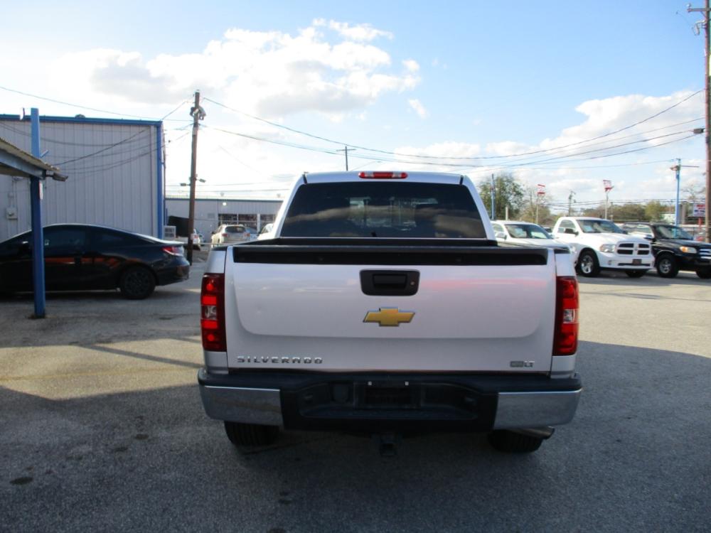 2013 GRAY /GRAY CHEVROLET SILVERADO 1500 LT Crew Cab 2WD (3GCPCSE02DG) with an 5.3L V8 OHV 16V FFV engine, 6-SPEED AUTOMATIC transmission, located at 310 Spencer Hwy, South Houston, TX, 77587, (713) 947-1245, 29.664383, -95.228897 - Photo #3