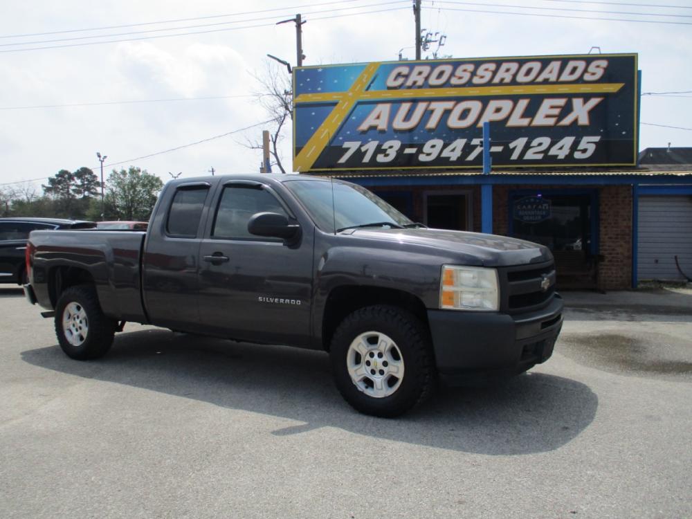 2010 GRAY CHEVROLET SILVERADO 1500 Work Truck Extended Cab 4WD (1GCSKPEA6AZ) with an 4.8L V8 OHV 16V engine, 4-SPEED AUTOMATIC transmission, located at 310 Spencer Hwy, South Houston, TX, 77587, (713) 947-1245, 29.664383, -95.228897 - NEW ARRIVAL CHEVROLET SILVERADO EXT CAB PICKUP!! THIS IS A MUST SEE, 4DR EXT CAB, CLOTH INTERIOR WITH NO STAINS AND CUTS, GREAT MILEAGE, ENGINE AND TRANSMISSION RUNS SMOOTH AND FUNCTIONS PROPERLY, ICE COLD A/C, PASSED OUR MULTI-POINT INSPECTION AND READY FOR DELIVERY! ALMOST NEW TIRES AND EXTERIOR I - Photo #0