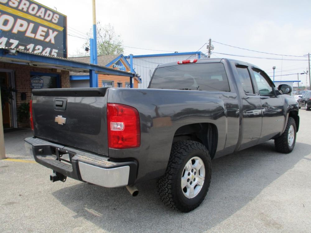 2010 GRAY CHEVROLET SILVERADO 1500 Work Truck Extended Cab 4WD (1GCSKPEA6AZ) with an 4.8L V8 OHV 16V engine, 4-SPEED AUTOMATIC transmission, located at 310 Spencer Hwy, South Houston, TX, 77587, (713) 947-1245, 29.664383, -95.228897 - NEW ARRIVAL CHEVROLET SILVERADO EXT CAB PICKUP!! THIS IS A MUST SEE, 4DR EXT CAB, CLOTH INTERIOR WITH NO STAINS AND CUTS, GREAT MILEAGE, ENGINE AND TRANSMISSION RUNS SMOOTH AND FUNCTIONS PROPERLY, ICE COLD A/C, PASSED OUR MULTI-POINT INSPECTION AND READY FOR DELIVERY! ALMOST NEW TIRES AND EXTERIOR I - Photo #2