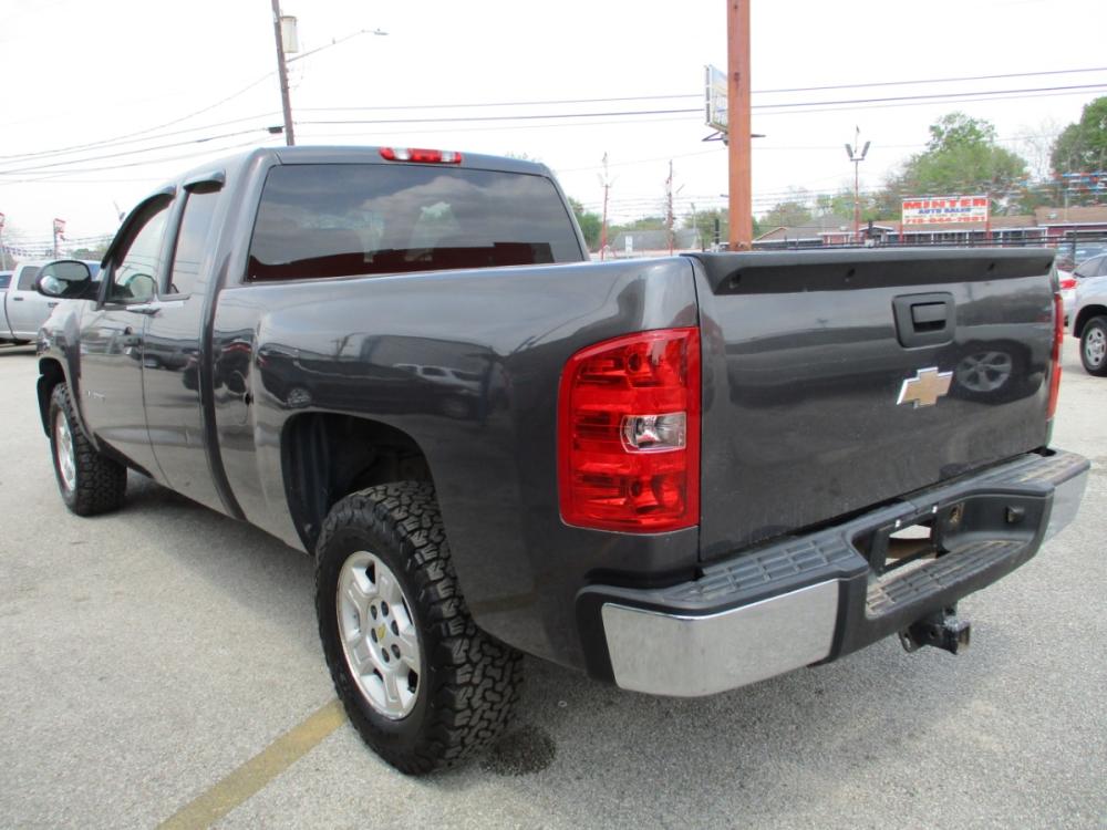 2010 GRAY CHEVROLET SILVERADO 1500 Work Truck Extended Cab 4WD (1GCSKPEA6AZ) with an 4.8L V8 OHV 16V engine, 4-SPEED AUTOMATIC transmission, located at 310 Spencer Hwy, South Houston, TX, 77587, (713) 947-1245, 29.664383, -95.228897 - NEW ARRIVAL CHEVROLET SILVERADO EXT CAB PICKUP!! THIS IS A MUST SEE, 4DR EXT CAB, CLOTH INTERIOR WITH NO STAINS AND CUTS, GREAT MILEAGE, ENGINE AND TRANSMISSION RUNS SMOOTH AND FUNCTIONS PROPERLY, ICE COLD A/C, PASSED OUR MULTI-POINT INSPECTION AND READY FOR DELIVERY! ALMOST NEW TIRES AND EXTERIOR I - Photo #4
