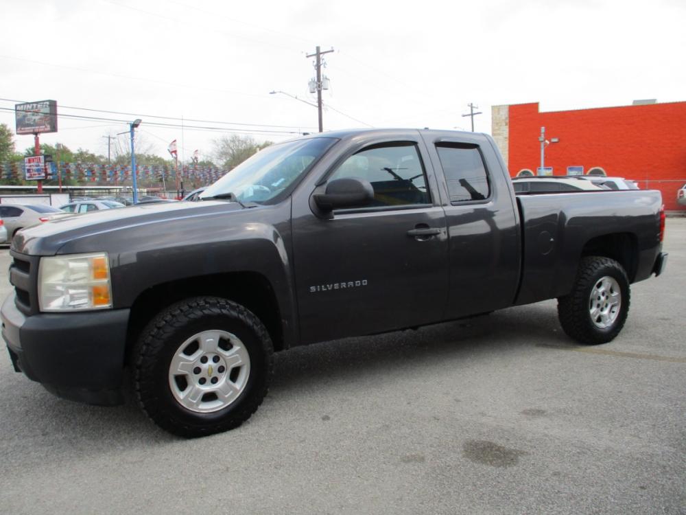2010 GRAY CHEVROLET SILVERADO 1500 Work Truck Extended Cab 4WD (1GCSKPEA6AZ) with an 4.8L V8 OHV 16V engine, 4-SPEED AUTOMATIC transmission, located at 310 Spencer Hwy, South Houston, TX, 77587, (713) 947-1245, 29.664383, -95.228897 - NEW ARRIVAL CHEVROLET SILVERADO EXT CAB PICKUP!! THIS IS A MUST SEE, 4DR EXT CAB, CLOTH INTERIOR WITH NO STAINS AND CUTS, GREAT MILEAGE, ENGINE AND TRANSMISSION RUNS SMOOTH AND FUNCTIONS PROPERLY, ICE COLD A/C, PASSED OUR MULTI-POINT INSPECTION AND READY FOR DELIVERY! ALMOST NEW TIRES AND EXTERIOR I - Photo #5