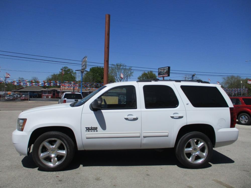 2011 WHITE CHEVROLET TAHOE LT 2WD (1GNSCBE01BR) with an 5.3L V8 OHV 16V FFV engine, 6-SPEED AUTOMATIC transmission, located at 310 Spencer Hwy, South Houston, TX, 77587, (713) 947-1245, 29.664383, -95.228897 - LOOK!! NEW ARRIVAL CHEVROLET TAHOE, THIS TAHOE HAS GONE THROUGH Crossroads Autoplex MULTI-POINT INSPECTION AND READY FOR DELIVERY. THIS VEHICLE IS EQUIPPED WITH 3RD SEATING FOR THE WHOLE FAMILY. POWER WINDOWS AND LOCKS, TILT, GREAT SOUND SYSTEM, LEATHER INTERIOR. MOTOR AND TRANSMISSION RUNS GREAT AN - Photo #5