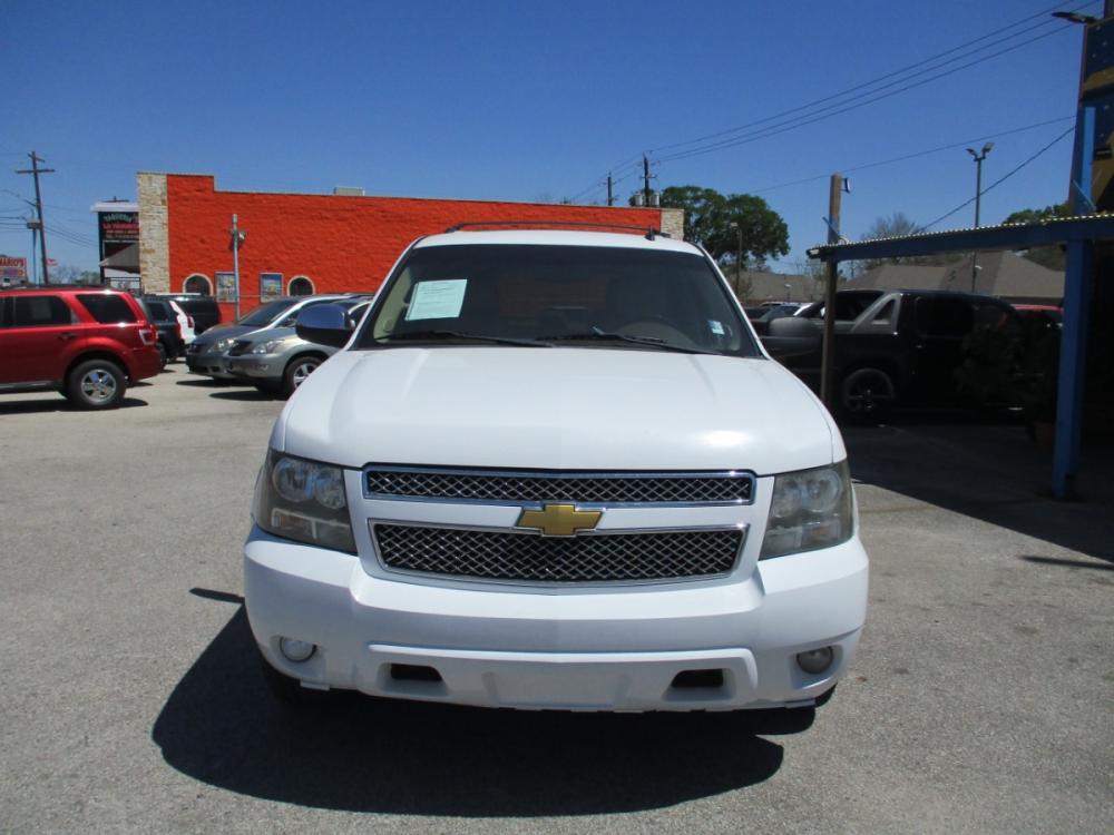 2011 WHITE CHEVROLET TAHOE LT 2WD (1GNSCBE01BR) with an 5.3L V8 OHV 16V FFV engine, 6-SPEED AUTOMATIC transmission, located at 310 Spencer Hwy, South Houston, TX, 77587, (713) 947-1245, 29.664383, -95.228897 - LOOK!! NEW ARRIVAL CHEVROLET TAHOE, THIS TAHOE HAS GONE THROUGH Crossroads Autoplex MULTI-POINT INSPECTION AND READY FOR DELIVERY. THIS VEHICLE IS EQUIPPED WITH 3RD SEATING FOR THE WHOLE FAMILY. POWER WINDOWS AND LOCKS, TILT, GREAT SOUND SYSTEM, LEATHER INTERIOR. MOTOR AND TRANSMISSION RUNS GREAT AN - Photo #7