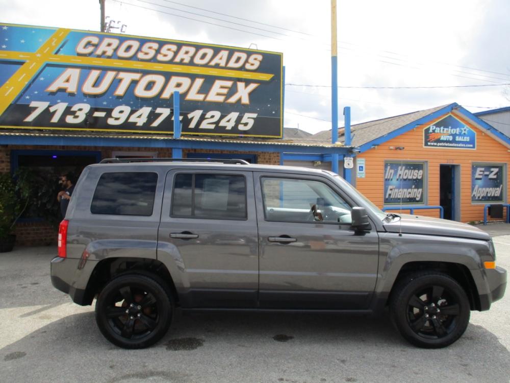 2015 GRAY JEEP PATRIOT Sport 2WD (1C4NJPBAXFD) with an 2.0L L4 DOHC 16V engine, AUTOMATIC transmission, located at 310 Spencer Hwy, South Houston, TX, 77587, (713) 947-1245, 29.664383, -95.228897 - Extra clean! New Inventory! This Jeep Patriot has been very well taken care of. The Jeep Patriot has been a best seller for years due to its reliability and versatility! This car has plenty of life left on it. This car fits our Special Finance Program and qualifies for in-house finance! Come see us - Photo #1