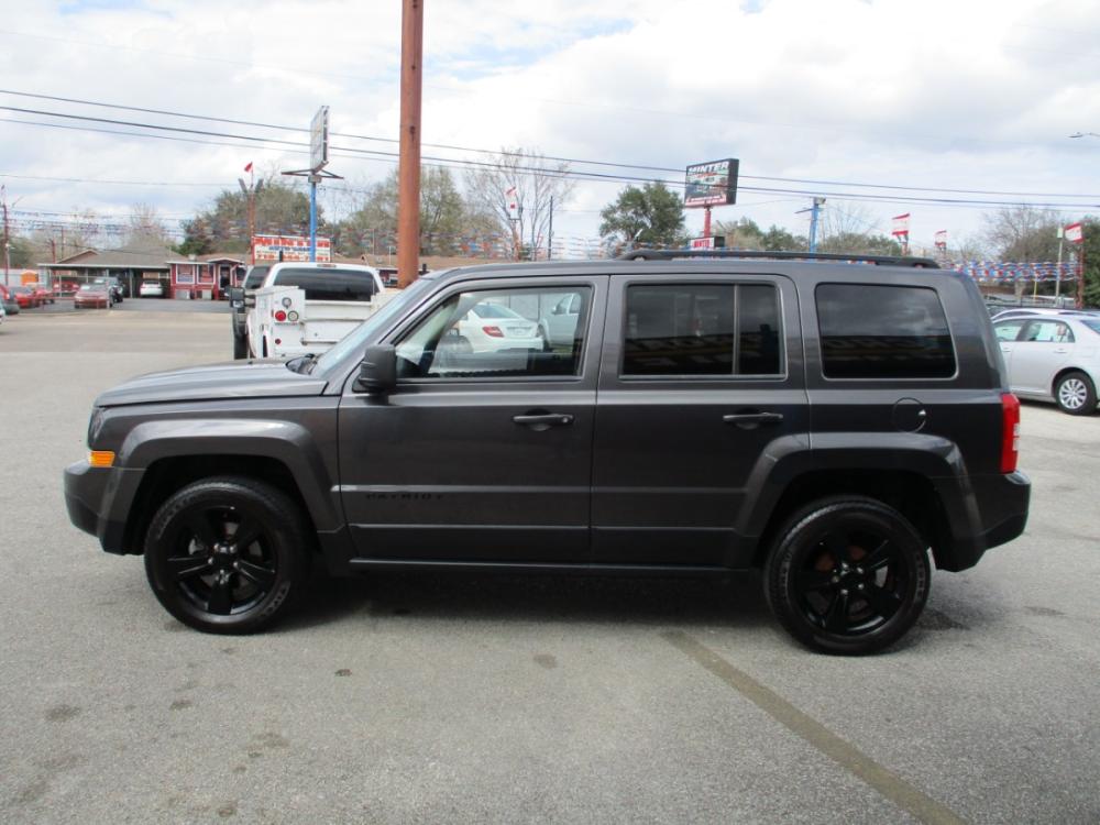 2015 GRAY JEEP PATRIOT Sport 2WD (1C4NJPBAXFD) with an 2.0L L4 DOHC 16V engine, AUTOMATIC transmission, located at 310 Spencer Hwy, South Houston, TX, 77587, (713) 947-1245, 29.664383, -95.228897 - Extra clean! New Inventory! This Jeep Patriot has been very well taken care of. The Jeep Patriot has been a best seller for years due to its reliability and versatility! This car has plenty of life left on it. This car fits our Special Finance Program and qualifies for in-house finance! Come see us - Photo #5
