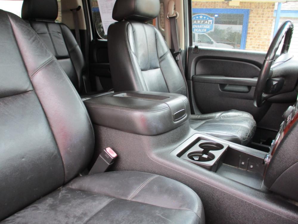 2011 SILVER CHEVROLET SUBURBAN LT 1500 2WD (1GNSCJE09BR) with an 5.3L V8 OHV 16V FFV engine, 6-SPEED AUTOMATIC transmission, located at 310 Spencer Hwy, South Houston, TX, 77587, (713) 947-1245, 29.664383, -95.228897 - LOOK!! NEW ARRIVAL CHEVROLET SUBURBAN LT, THIS SUBURBAN HAS GONE THROUGH LEGACY TRUCKS AND CARS MULTI-POINT INSPECTION AND READY FOR DELIVERY. THIS VEHICLE IS EQUIPPED WITH 3RD SEATING FOR THE WHOLE FAMILY. POWER WINDOWS AND LOCKS, TILT, GREAT SOUND SYSTEM, LEATHER INTERIOR. MOTOR AND TRANSMISSION R - Photo #9