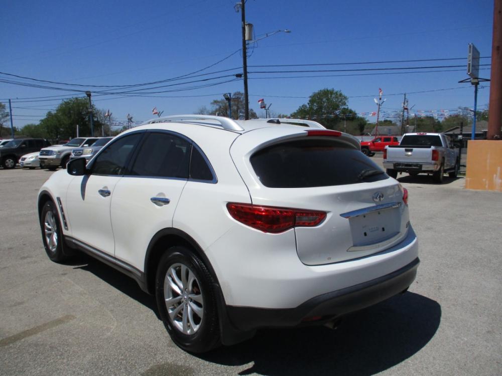 2009 WHITE INFINITI FX FX35 2WD (JNRAS18U19M) with an 3.5L V6 DOHC 24V engine, 5-SPEED AUTOMATIC transmission, located at 310 Spencer Hwy, South Houston, TX, 77587, (713) 947-1245, 29.664383, -95.228897 - Wow, look at this clean unit. This front engine with All Wheel Drive has 275-hp with a 3.5 valve aluminum-alloy V6 engine. The continuously Variable Valve Timing Control System is revolutionary for it's time. Has a 5-speed automatic transmission with a manual shift option for the sport enthusiast. H - Photo #4