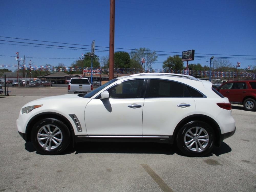 2009 WHITE INFINITI FX FX35 2WD (JNRAS18U19M) with an 3.5L V6 DOHC 24V engine, 5-SPEED AUTOMATIC transmission, located at 310 Spencer Hwy, South Houston, TX, 77587, (713) 947-1245, 29.664383, -95.228897 - Wow, look at this clean unit. This front engine with All Wheel Drive has 275-hp with a 3.5 valve aluminum-alloy V6 engine. The continuously Variable Valve Timing Control System is revolutionary for it's time. Has a 5-speed automatic transmission with a manual shift option for the sport enthusiast. H - Photo #5