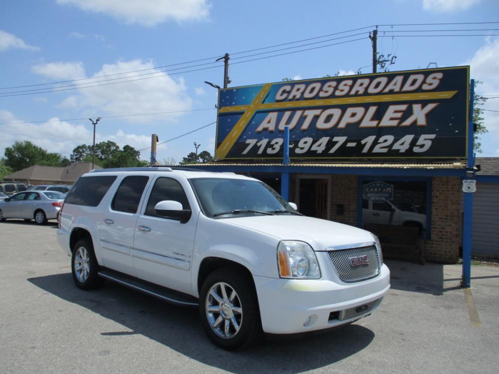 2007 WHITE GMC YUKON DENALI XL AWD (1GKFK66807J) with an 6.2L V8 OHV 16V engine, 4-SPEED AUTOMATIC transmission, located at 310 Spencer Hwy, South Houston, TX, 77587, (713) 947-1245, 29.664383, -95.228897 - LOOK!! NEW ARRIVALGMC YUKON DENALI, THIS DENALI HAS GONE THROUGH CROSSROADS AUTOPLEX MULTI-POINT INSPECTION AND READY FOR DELIVERY. THIS VEHICLE IS EQUIPPED WITH 3RD SEATING FOR THE WHOLE FAMILY. POWER WINDOWS AND LOCKS, TILT, GREAT SOUND SYSTEM, LEATHER INTERIOR. MOTOR AND TRANSMISSION RUNS GREAT A - Photo #0